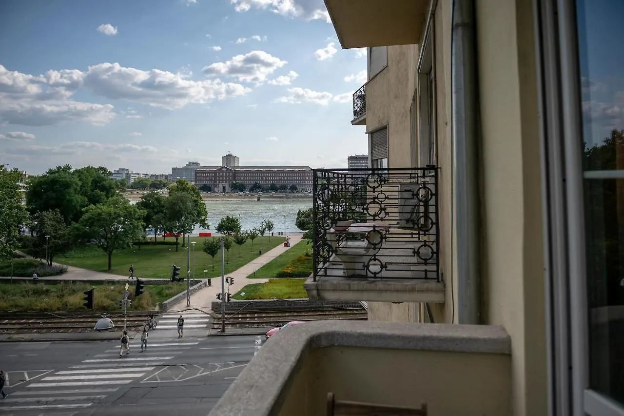 Riverside Balcony Apartment With View To Danube ブダペスト