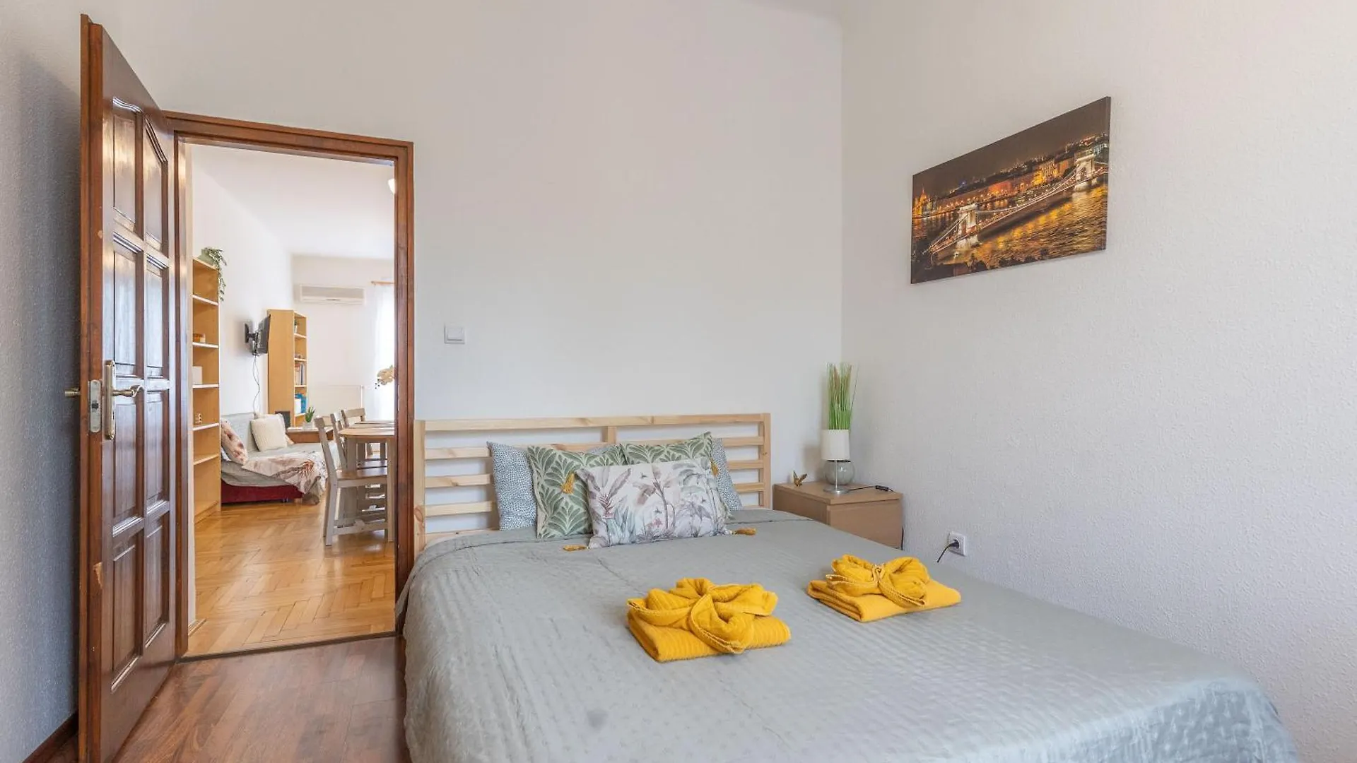 Riverside Balcony Apartment With View To Danube ブダペスト 0*,  ハンガリー