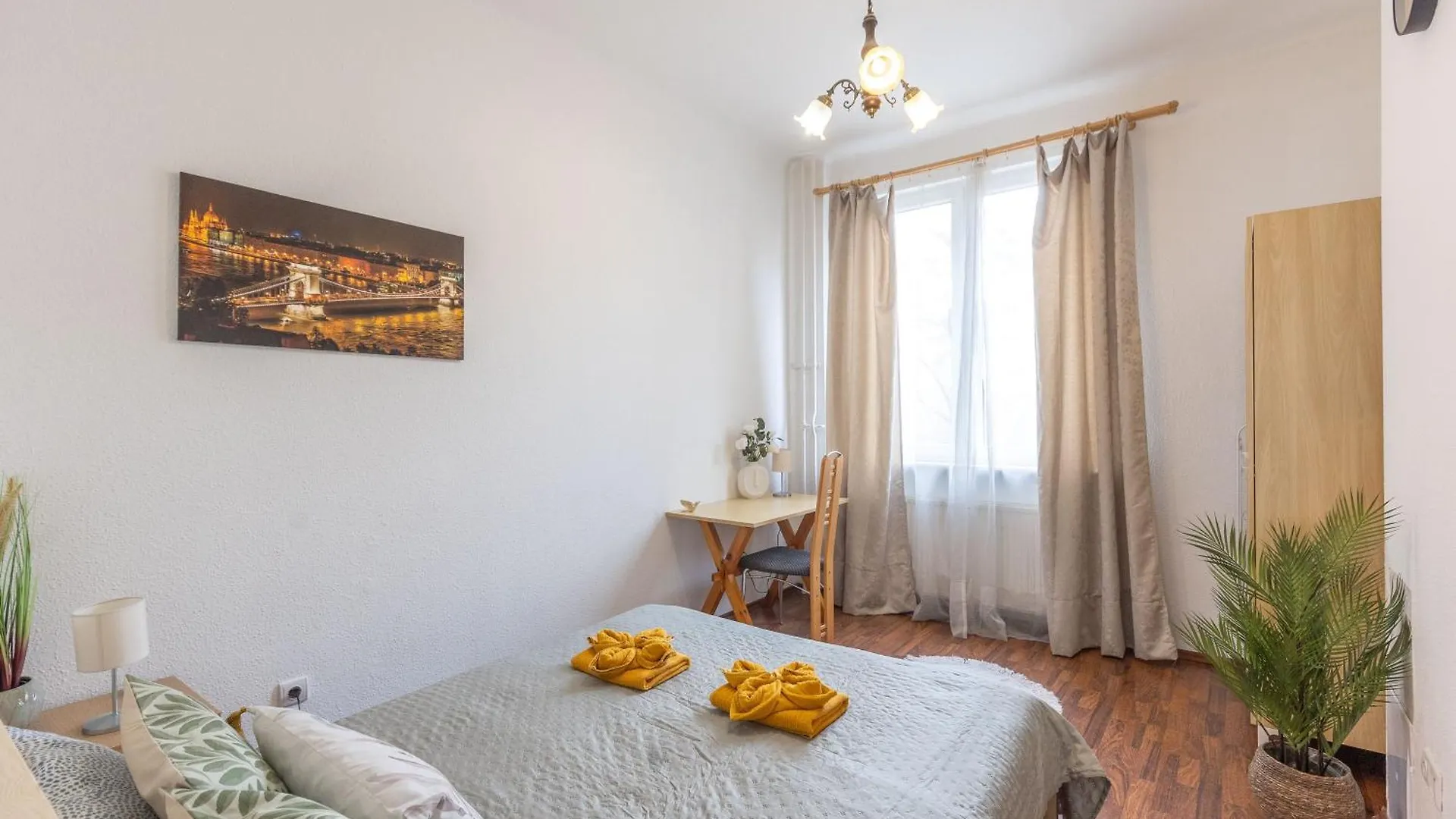 Riverside Balcony Apartment With View To Danube ブダペスト