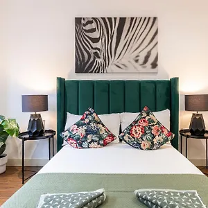 Fashionable Brick Lane Apartment London