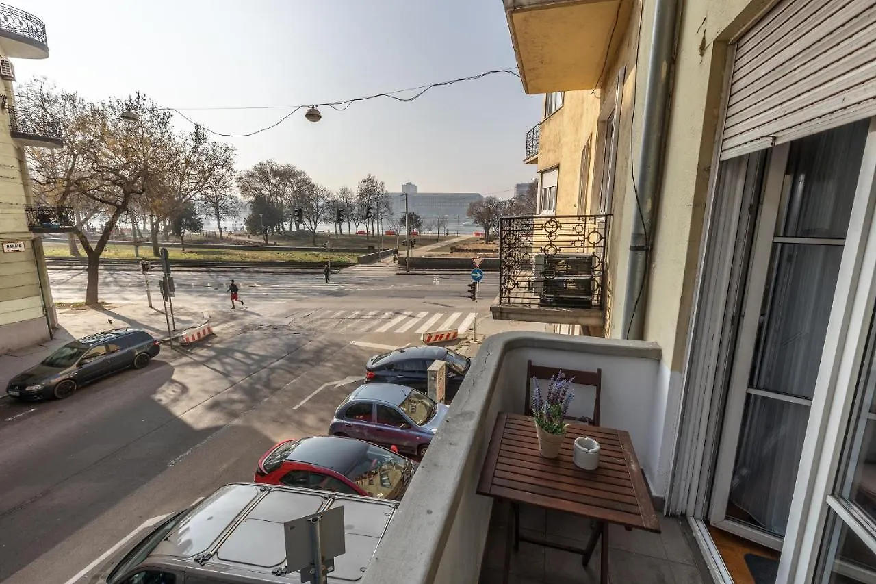 Riverside Balcony Apartment With View To Danube Budapest