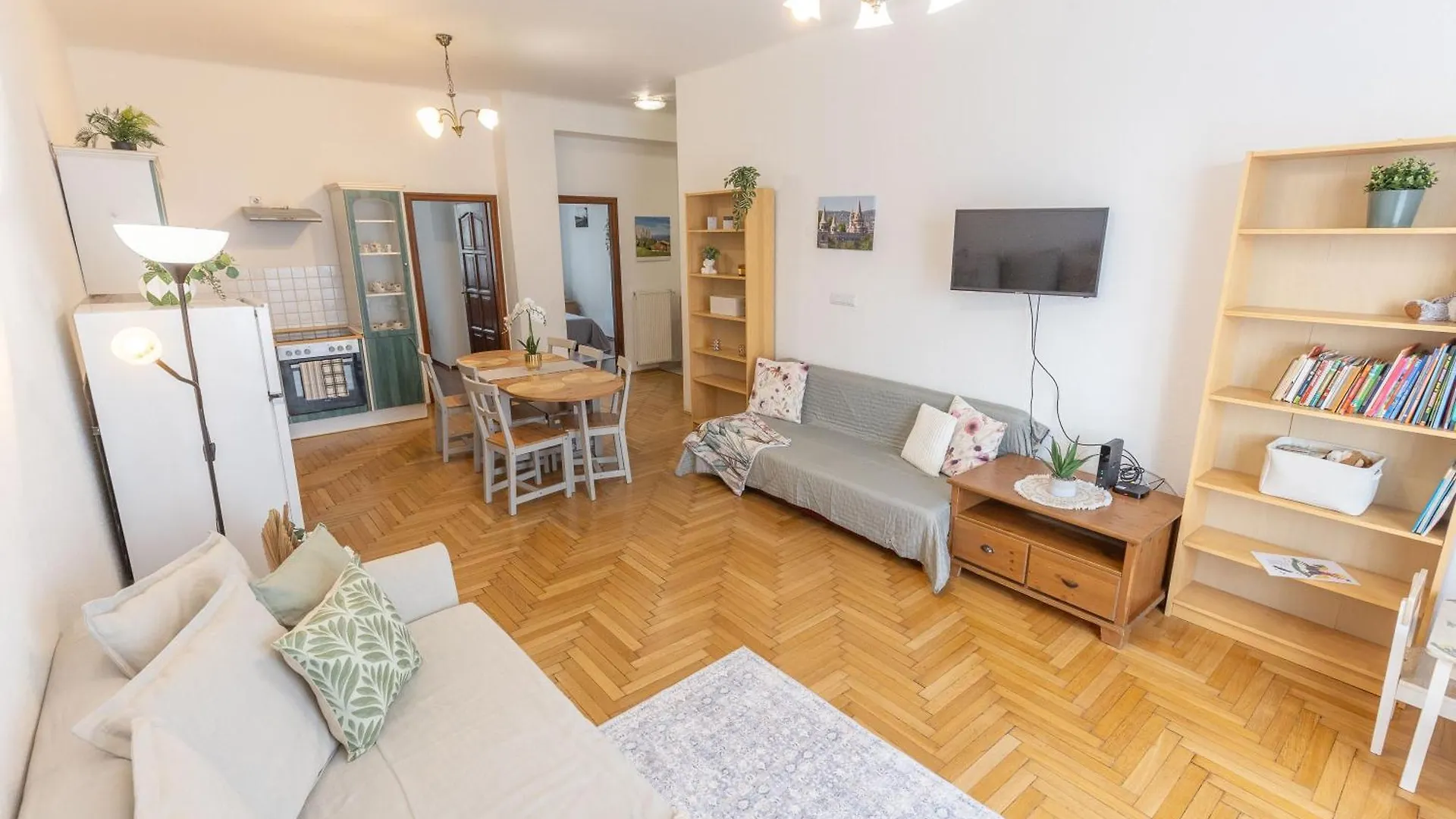 Riverside Balcony Apartment With View To Danube Budapest