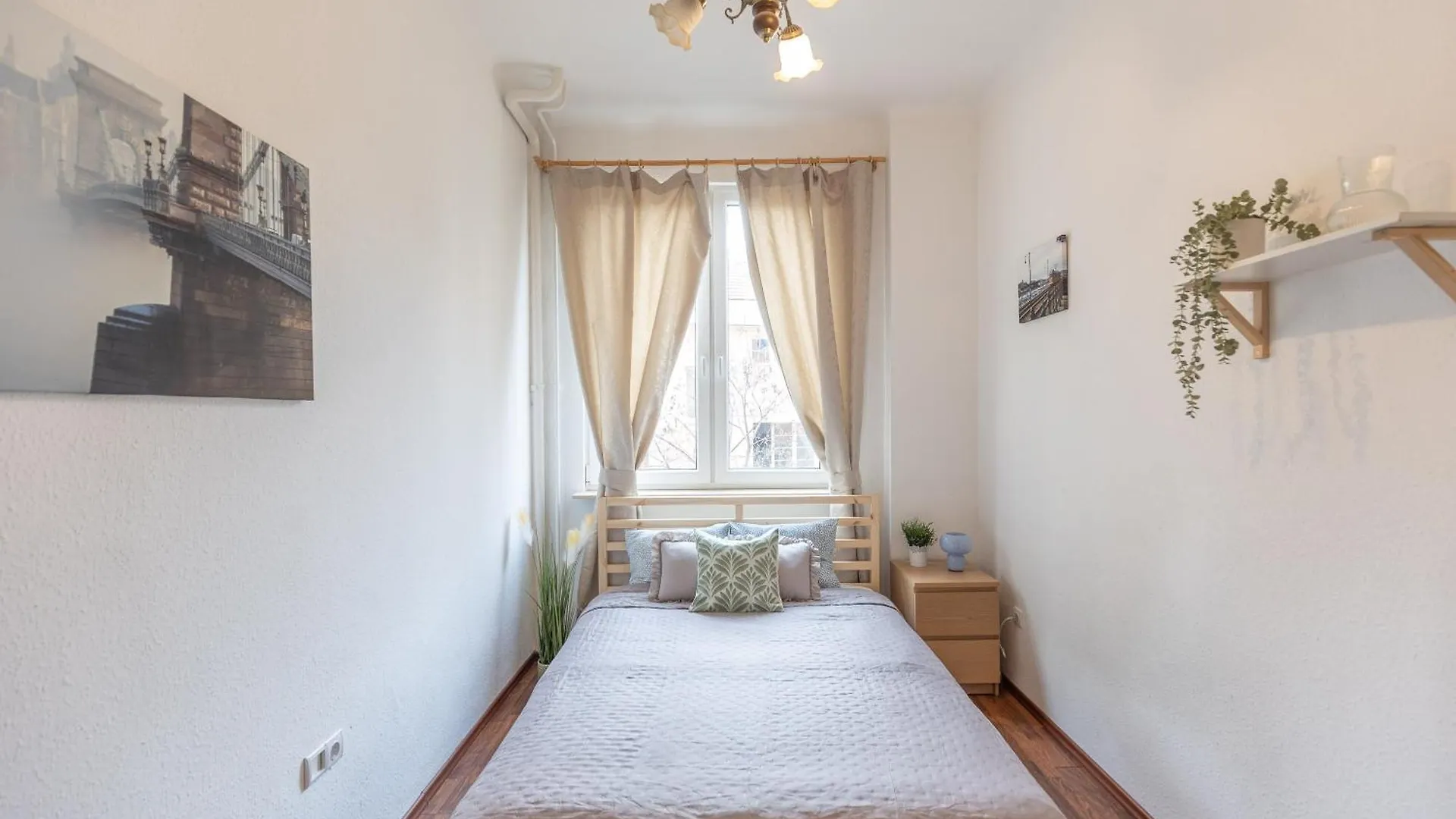 Riverside Balcony Apartment With View To Danube Budapest