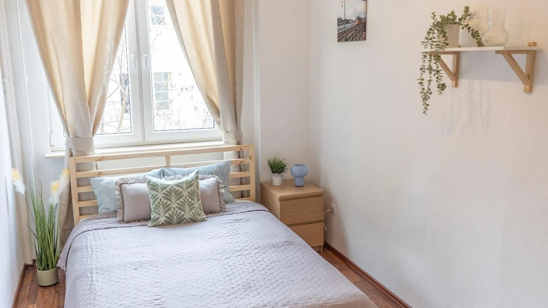 Riverside Balcony Apartment With View To Danube Budapest