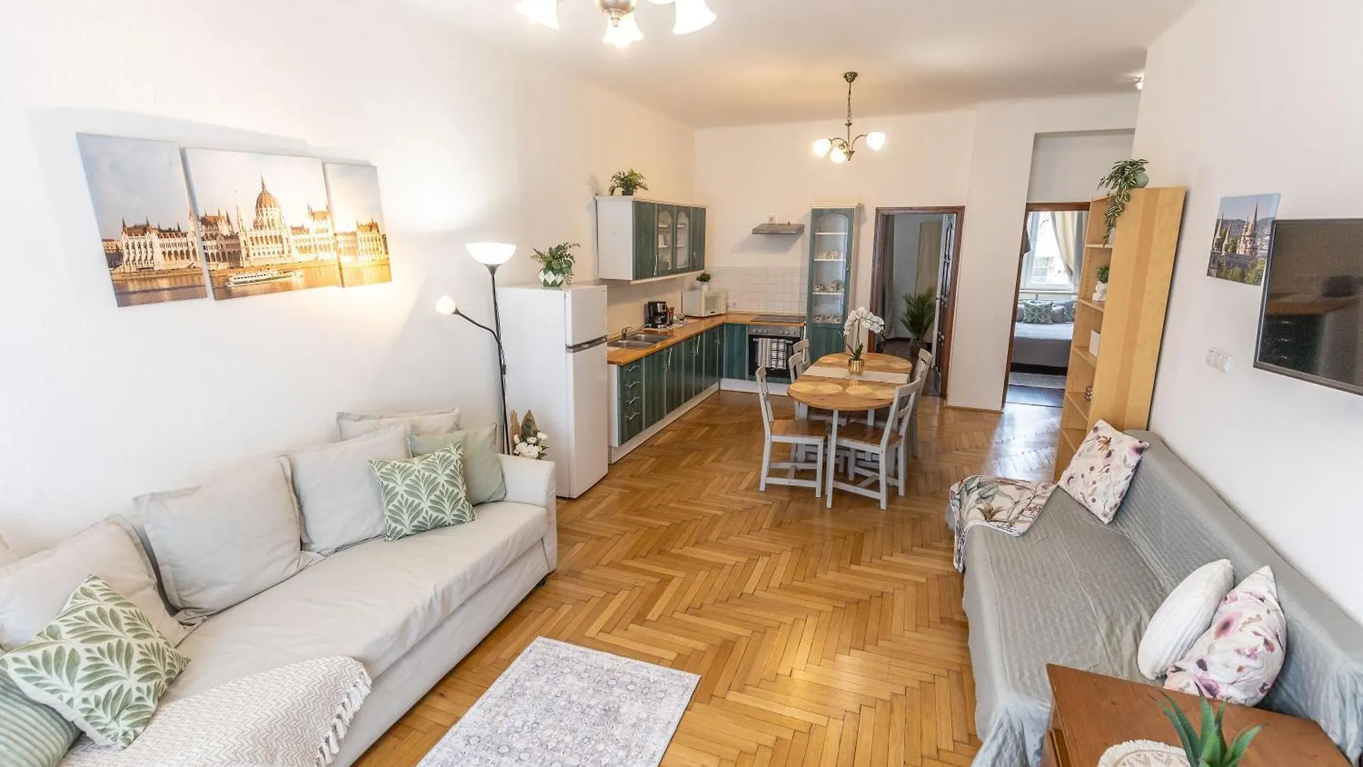 Riverside Balcony Apartment With View To Danube Budapest 0*,