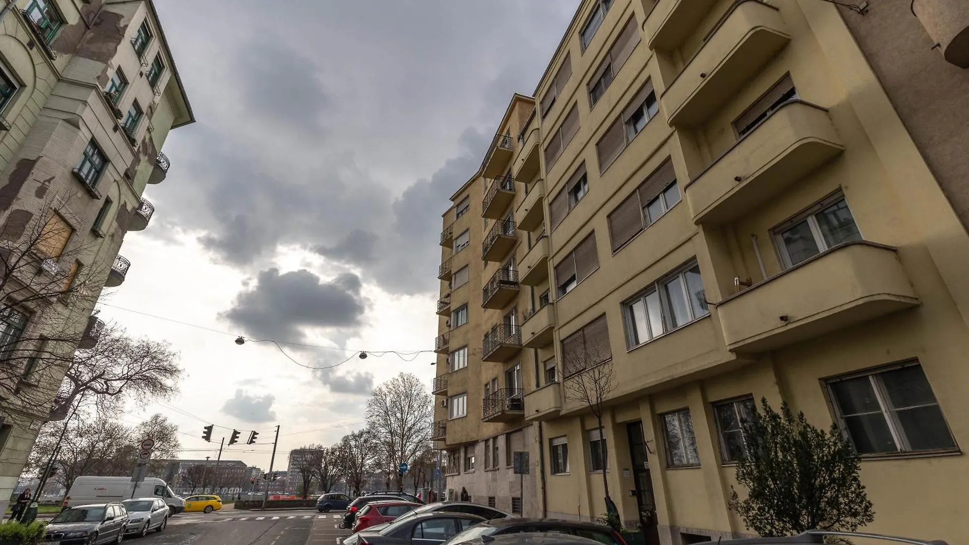 Riverside Balcony Apartment With View To Danube Budapest
